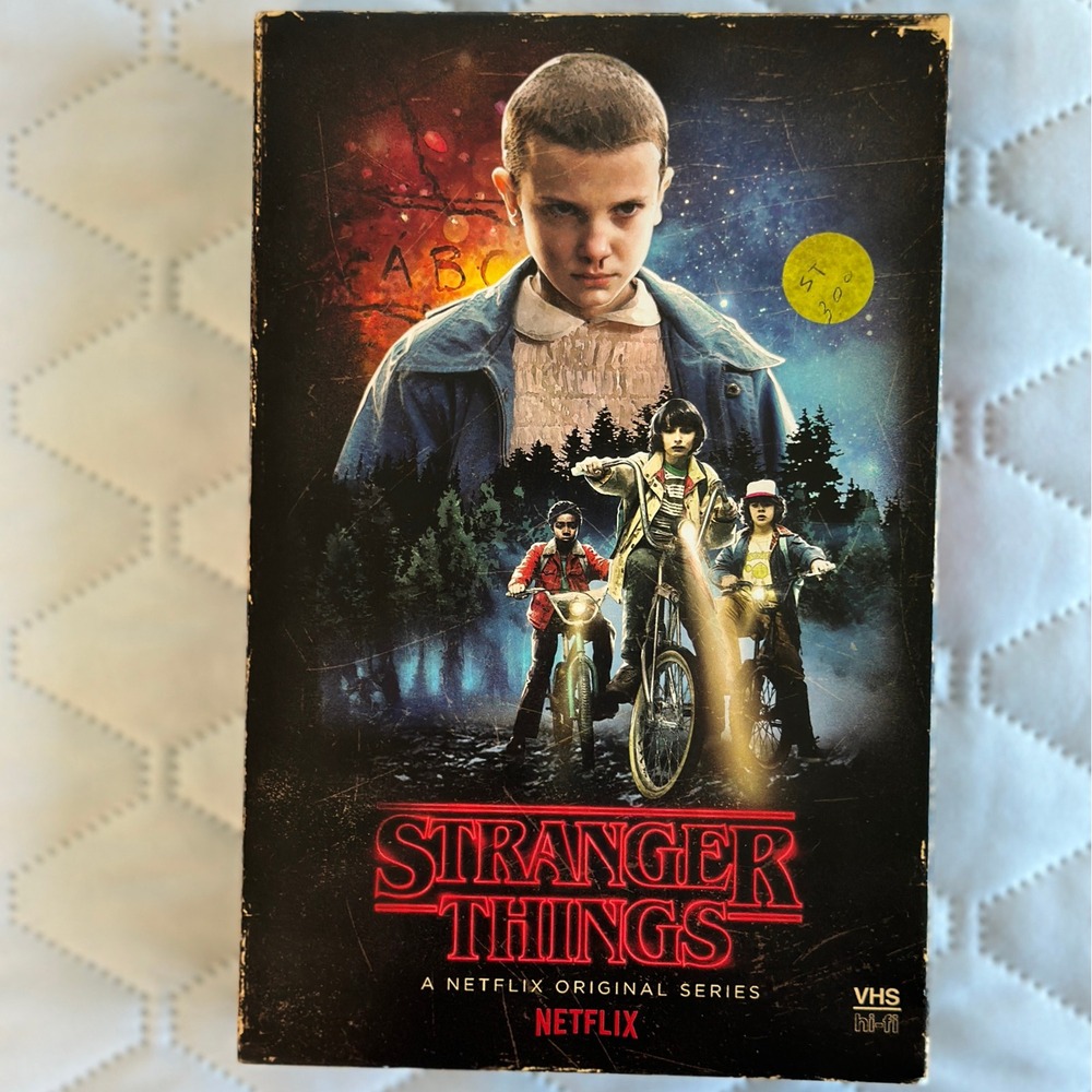Netflix Stranger Things Season 1 Blu-ray DVD Target Exclusive‎ VHS Box excellent